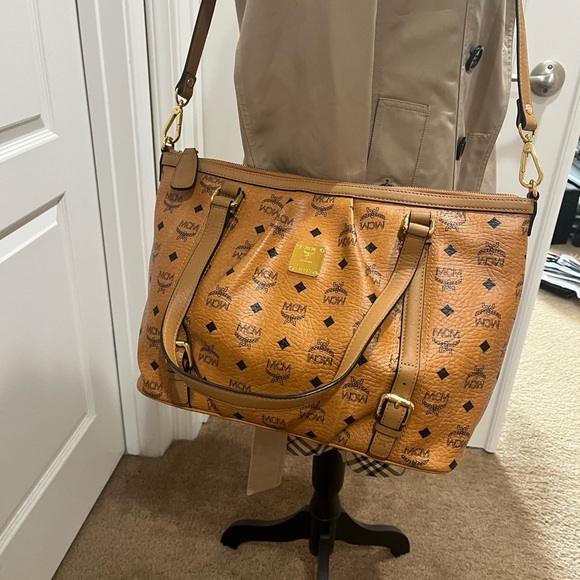 MCM COGNAC VISETOS TOTE WITH LONG STRAP. EXCELLENT CONDITION 😍 - Picture 12 of 14